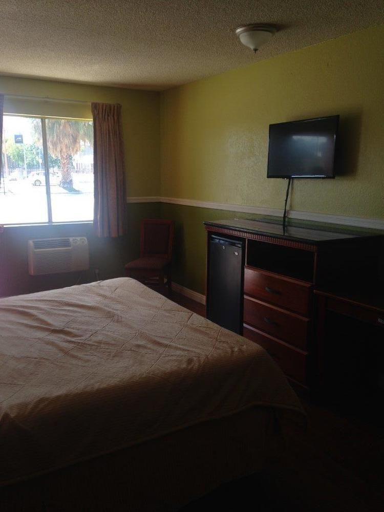 Simplestay Suites - Downtown ซานเบอร์นาร์ดิโน ภายนอก รูปภาพ